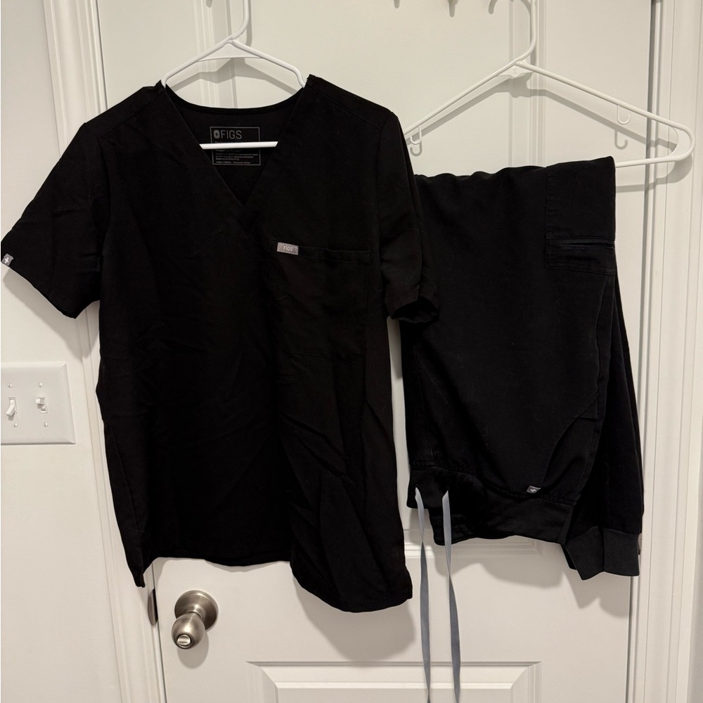 Figs Classic Black Scrub Set